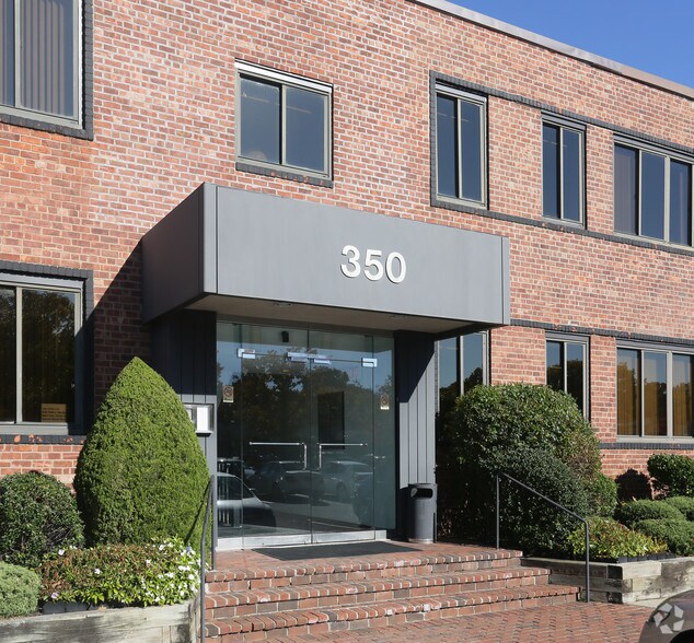 More Photos Of 350 Old Country Rd, Garden City Office For Lease