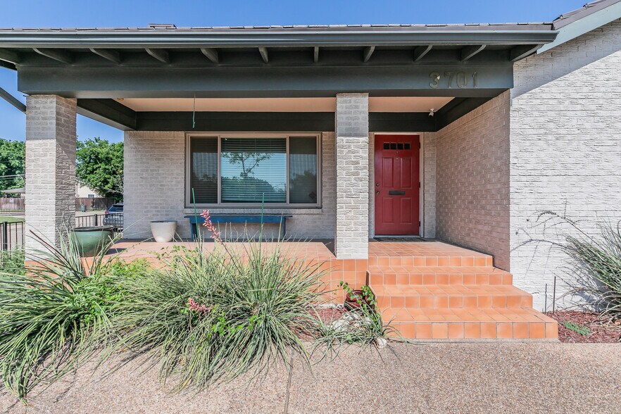 More Photos Of 3701 S University, Fort Worth Office For Sale