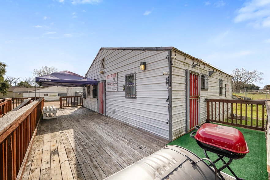 More Photos Of 9202 Ashville Dr, Houston Shelter For Sale