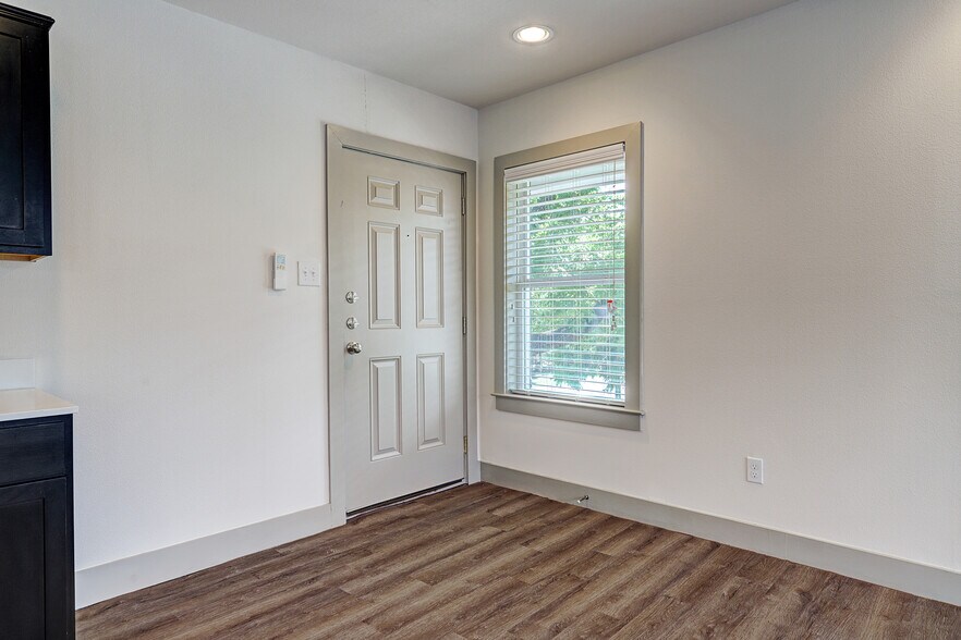 More Photos Of 1009 Enid St, Houston Apartments For Sale