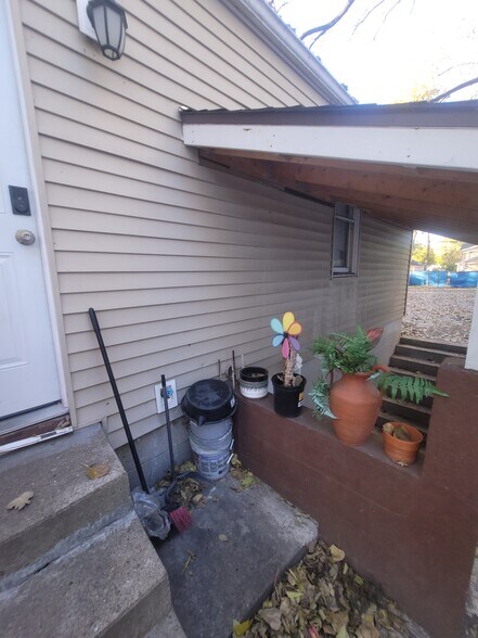 More Photos Of 1458 W 32nd St, Indianapolis Apartments For Sale