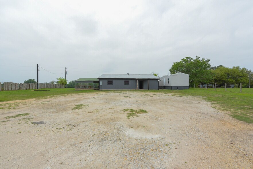 More Photos Of 7689 FM 2000, Caldwell Light Distribution For Lease