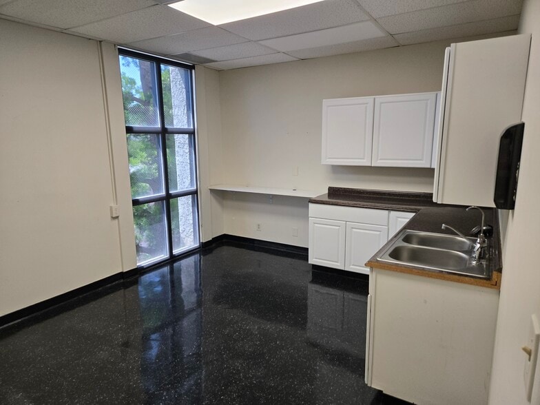 Primary Photo Of 601 W Foothill Blvd, Claremont Office For Lease