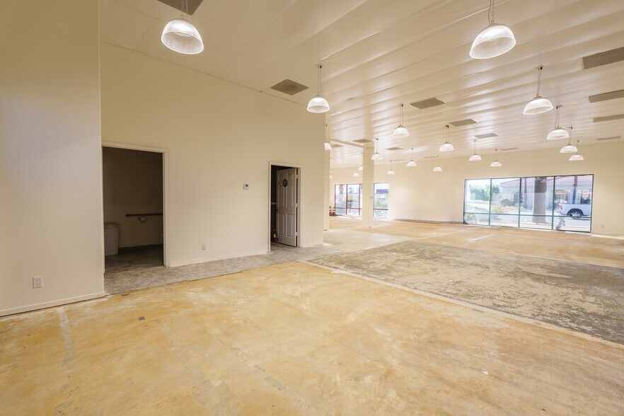 More Photos Of 68828 Ramon Rd, Cathedral City Office For Lease