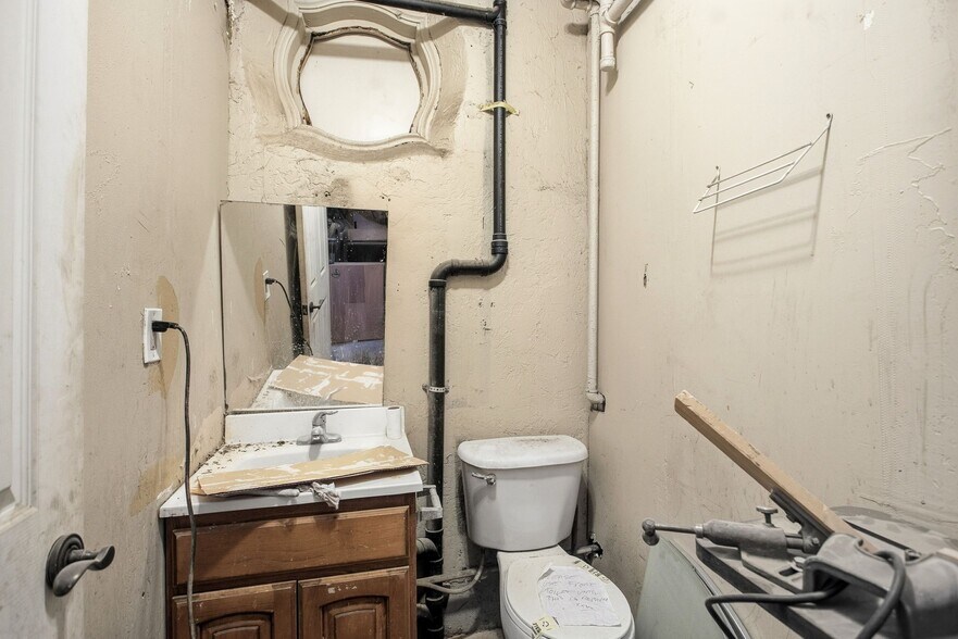 More Photos Of 1621 N Beck St, Salt Lake City Warehouse For Sale