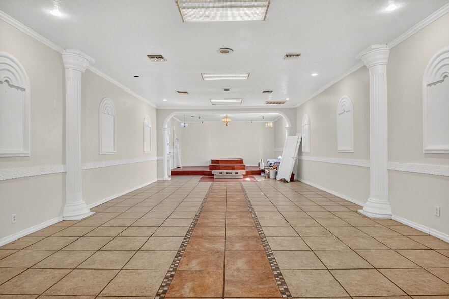 More Photos Of 400 N Hayes Ave, Oxnard Multifamily For Sale