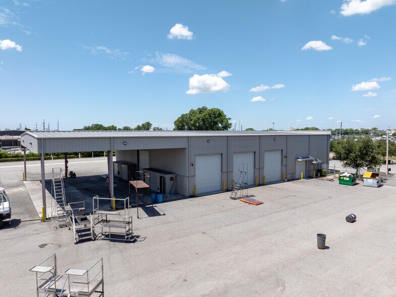 More Photos Of 9707 Bachman Rd, Orlando Warehouse For Lease