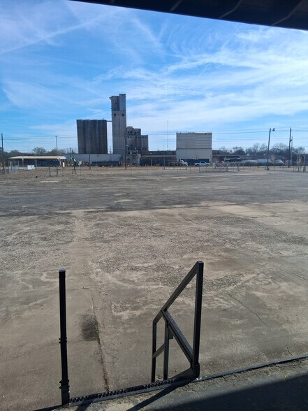 More Photos Of 4453 Broadway, Macon-Bibb Distribution For Lease