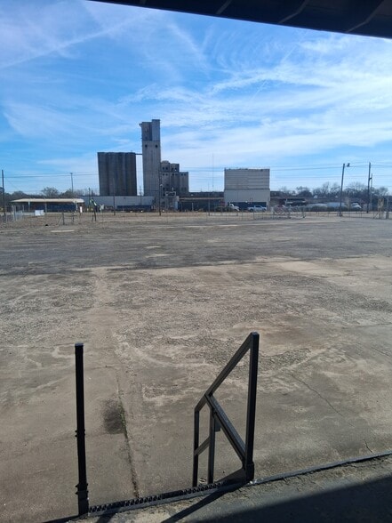 More Photos Of 4459 Broadway, Macon Distribution For Sale