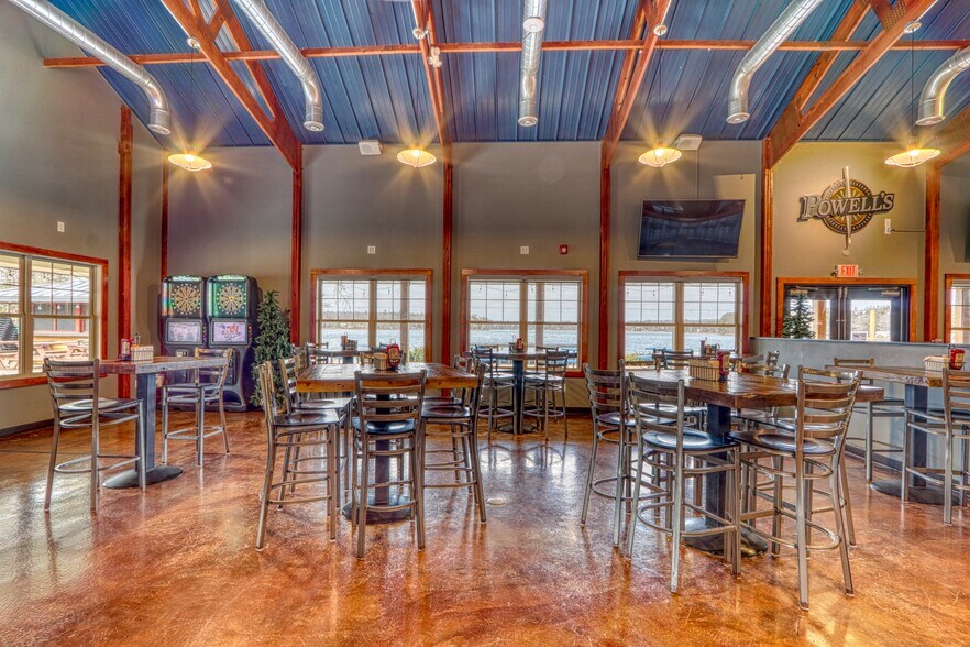 More Photos Of 9971 N Grand Pines Ln, Hayward Restaurant For Sale