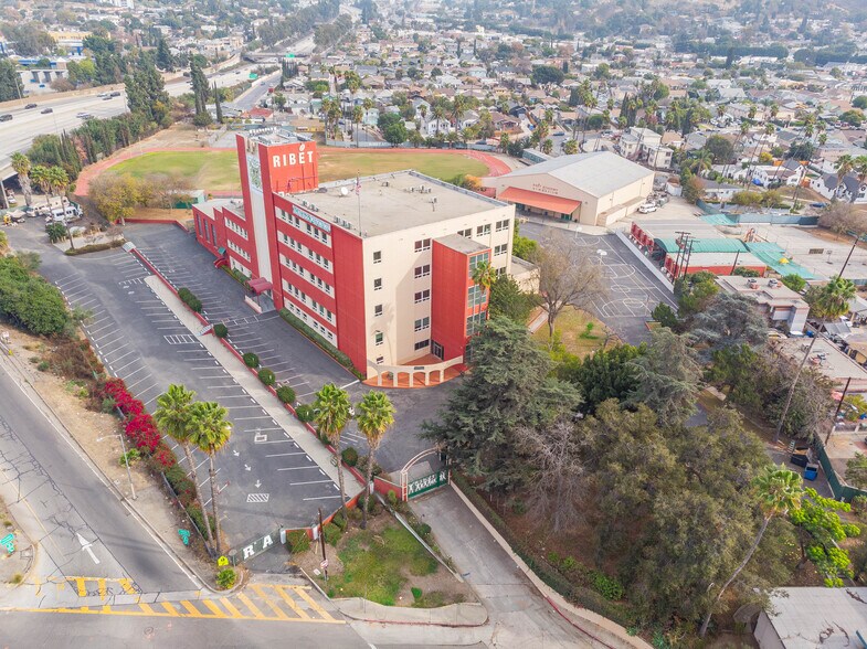 More Photos Of 2911 N San Fernando Rd, Los Angeles Schools For Lease