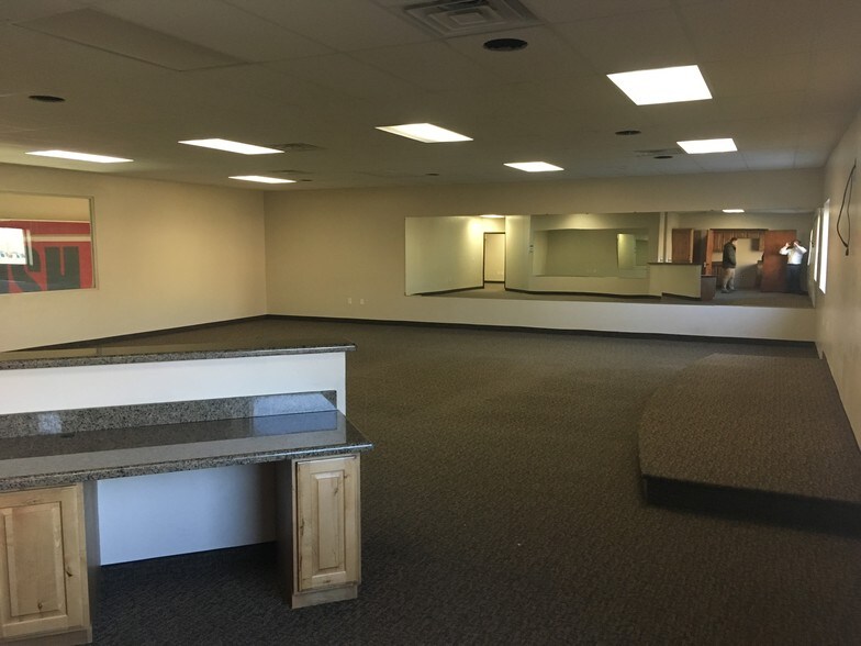 More Photos Of 1195 N Spring Creek Pl, Springville Showroom For Sale