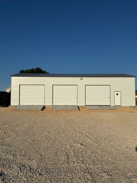 More Photos Of 1100 County Road 108, Hutto Warehouse For Lease