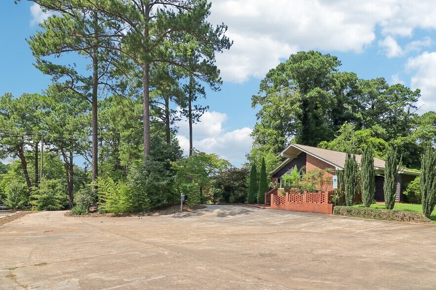 More Photos Of 1007 Carthage St, Sanford Medical For Lease