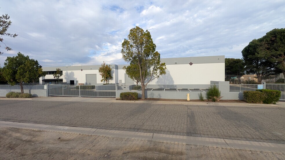 More Photos Of 42445 Avenida Alvarado, Temecula Warehouse For Lease