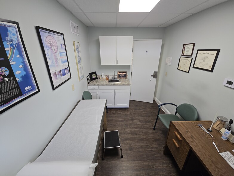 More Photos Of 1095 S Bradford St, Dover Medical For Sale