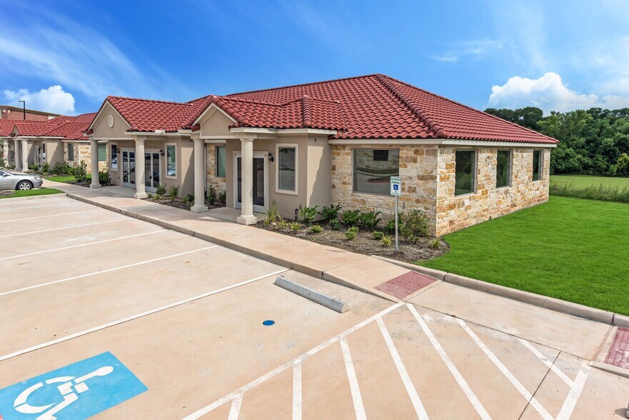 More Photos Of 7070 Knights Ct, Missouri City Office For Lease