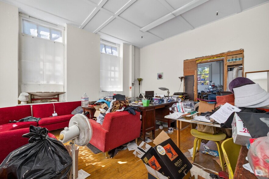 More Photos Of 420 Park St, Housatonic Flex For Sale