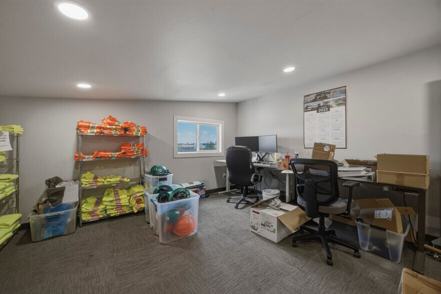 More Photos Of 2213 Henderson Loop, Richland Warehouse For Sale