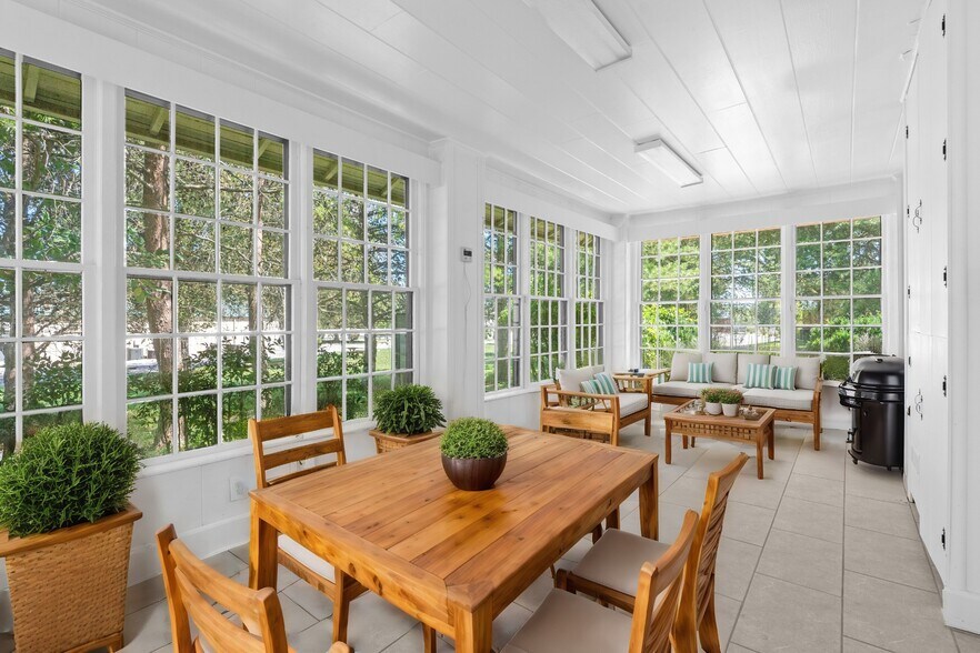 More Photos Of 219 Old Mill Rd, Winchester Office For Sale