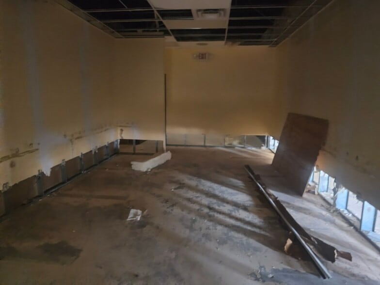 More Photos Of 720 W Nathan Lowe Rd, Arlington Medical For Sale