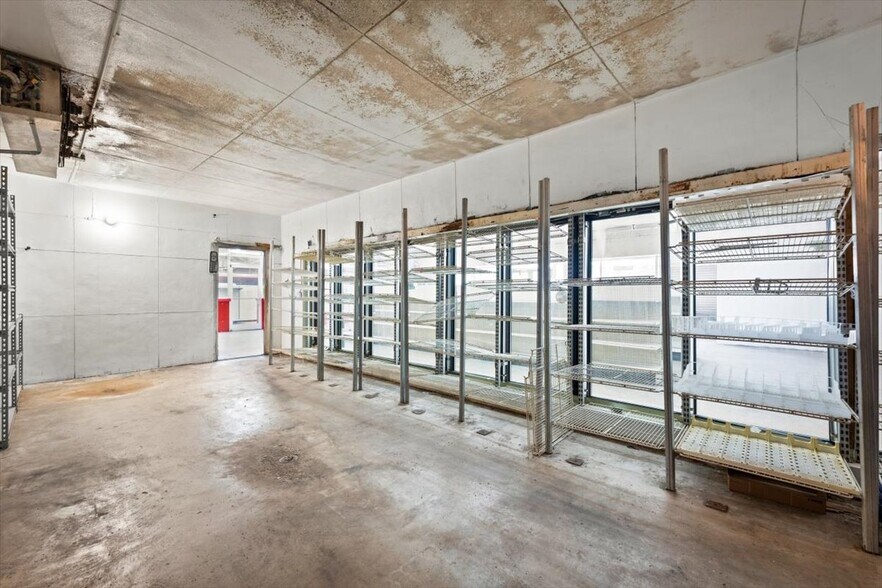 More Photos Of 20 E 9th St, Jacksonville Freestanding For Sale