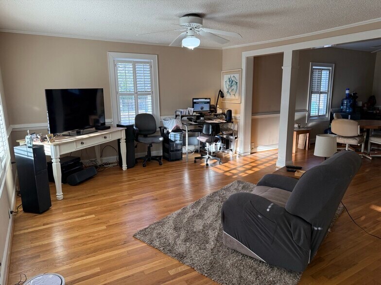 More Photos Of 2113 Wrightsville Ave, Wilmington Flex For Sale