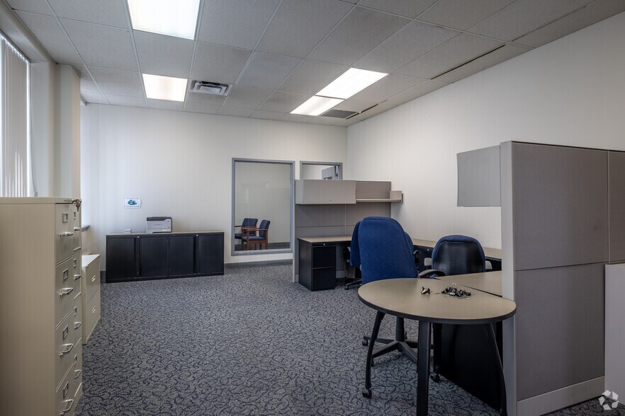 More Photos Of 380 Berry St, Woodbridge Office For Sale