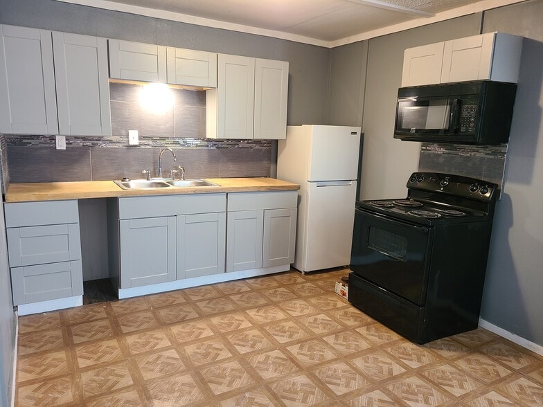 More Photos Of 800 W Washington St, Clarksville Apartments For Sale