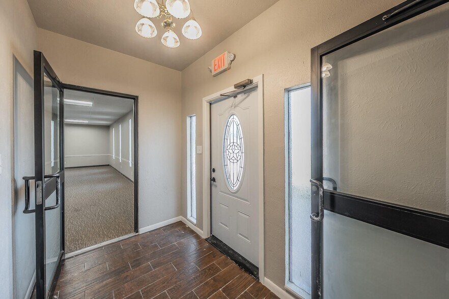More Photos Of 5704 James Ave, Fort Worth Storefront Retail Office For Sale