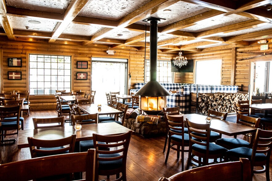 More Photos Of 10331 S Roberts Rd, Palos Hills Restaurant For Lease