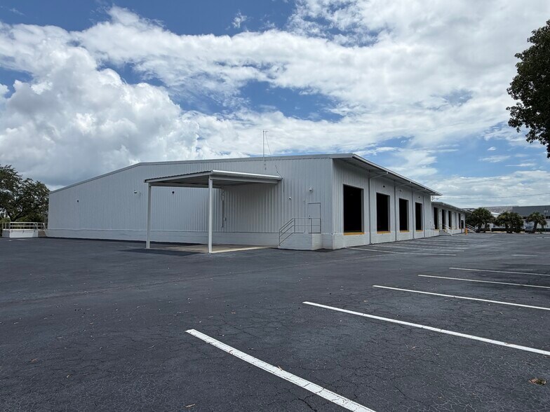 More Photos Of 2666 Prince St, Fort Myers Warehouse For Sale
