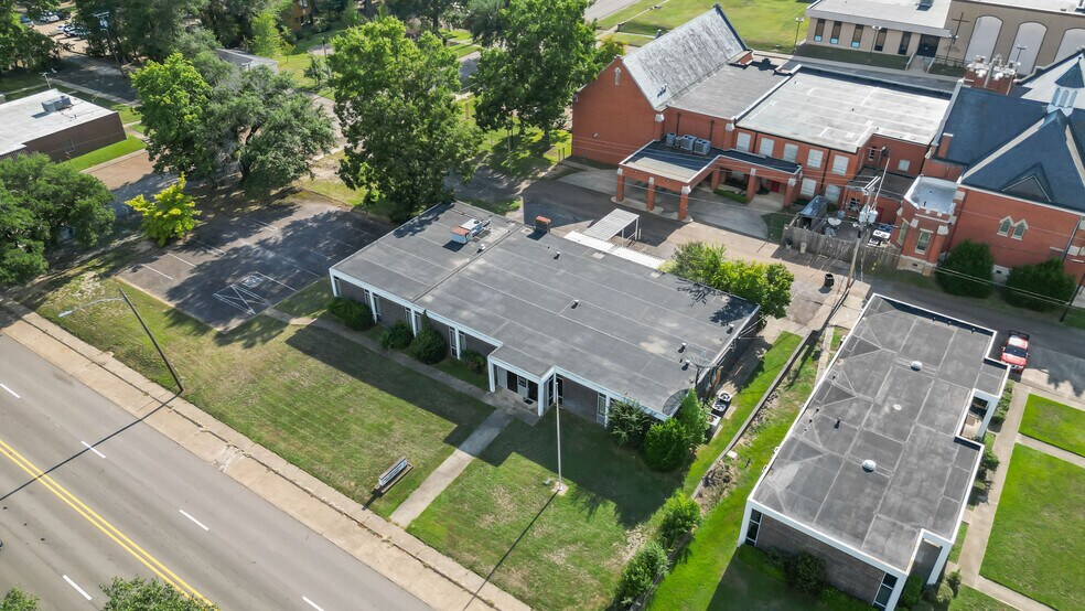 More Photos Of 507 Hickory St, Texarkana Office For Sale