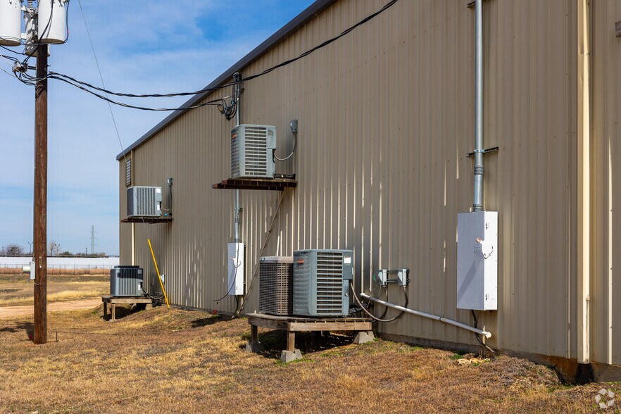 More Photos Of 9450 Ranch Road 2243, Leander Light Distribution For Lease