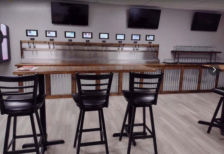 More Photos Of 18 N 4th St, Gosport Storefront Retail Office For Sale