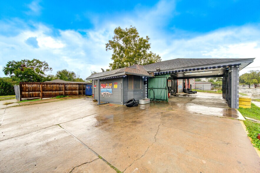 More Photos Of 5302 Bataan Rd, Houston Freestanding For Sale