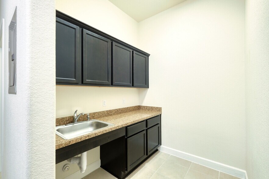 More Photos Of 1009 W Pecan St, Pflugerville Medical For Sale