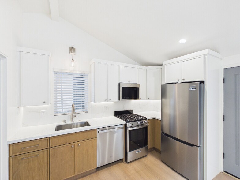 More Photos Of 11967 Bray St, Culver City Apartments For Sale