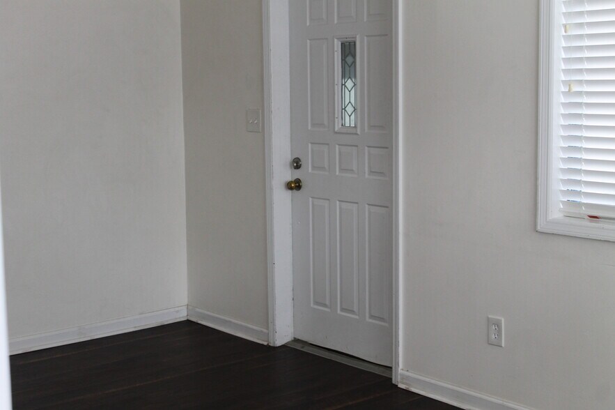 More Photos Of 3321 Doris Ave, Ocean Unknown For Lease