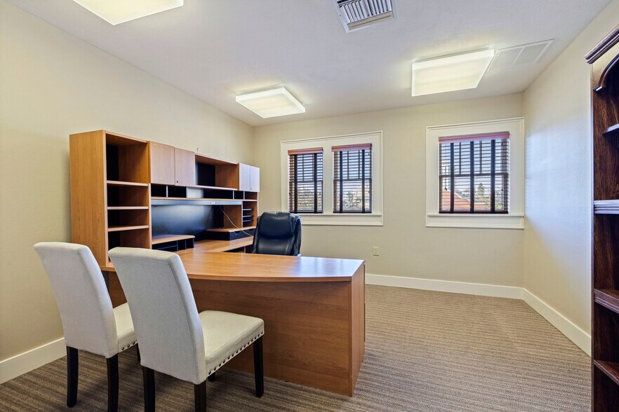 More Photos Of 721 1st Ave N, Saint Petersburg Office For Sale