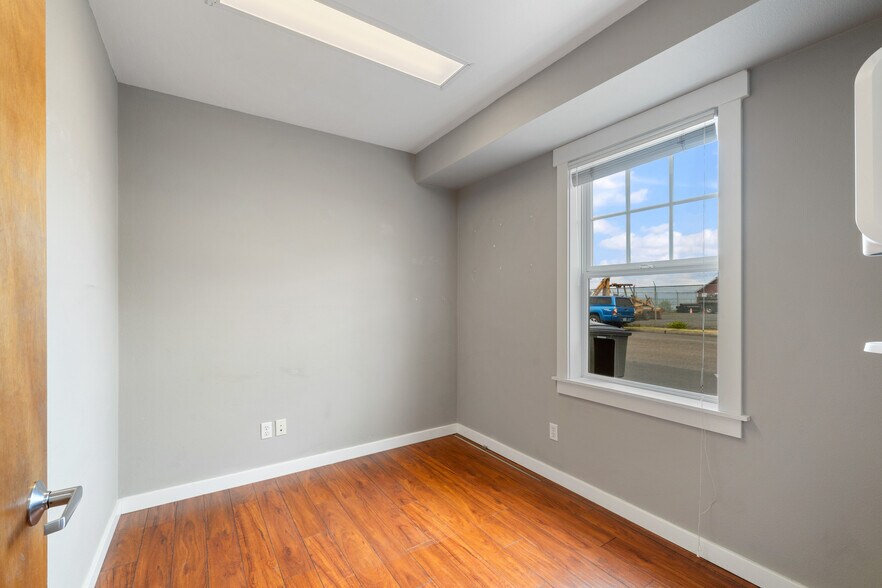 More Photos Of 441-433 30th St, Astoria Healthcare For Lease