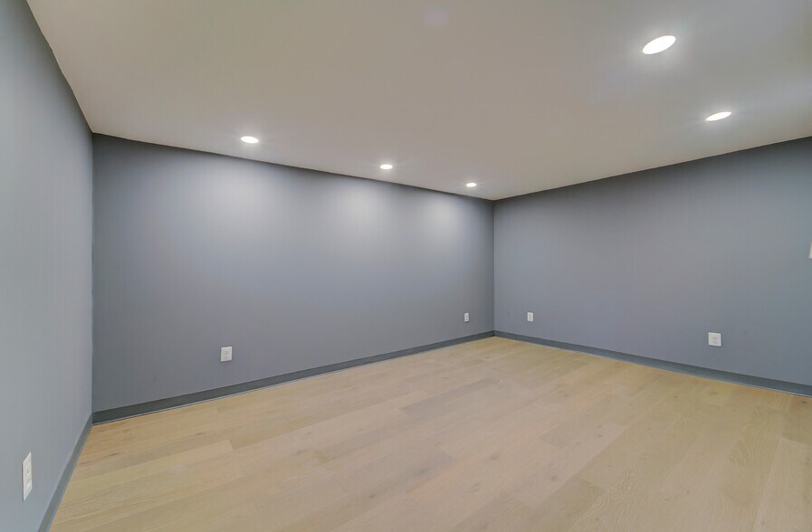 More Photos Of 110 McCauley Dr, Timberville Warehouse For Sale