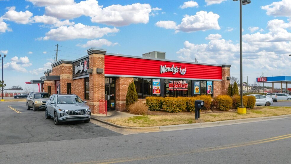 Primary Photo Of 306 NC Highway 55 W, Mount Olive Fast Food For Sale