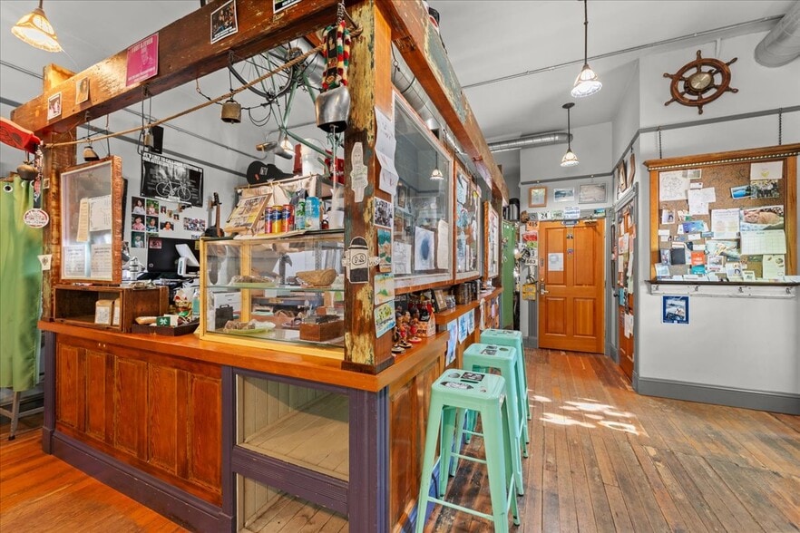 More Photos Of 3039 SE Stark St, Portland Storefront Retail Residential For Sale