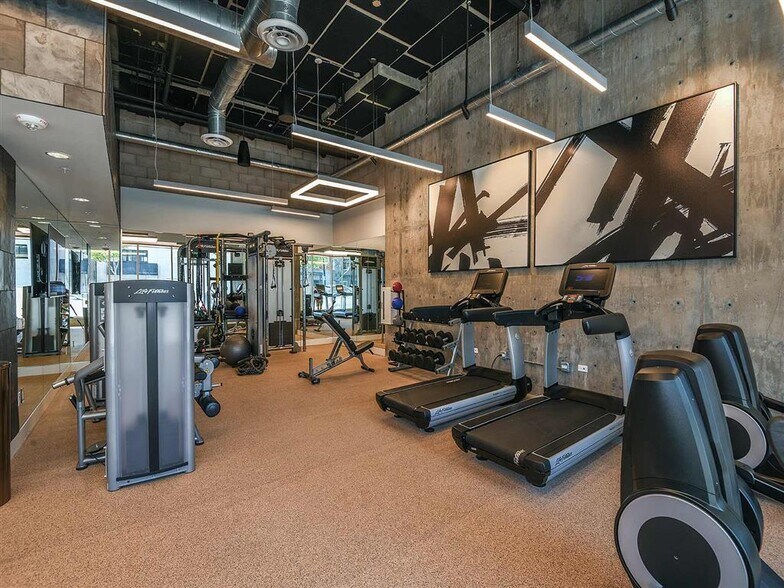 More Photos Of 1110 F St, San Diego Apartments For Lease