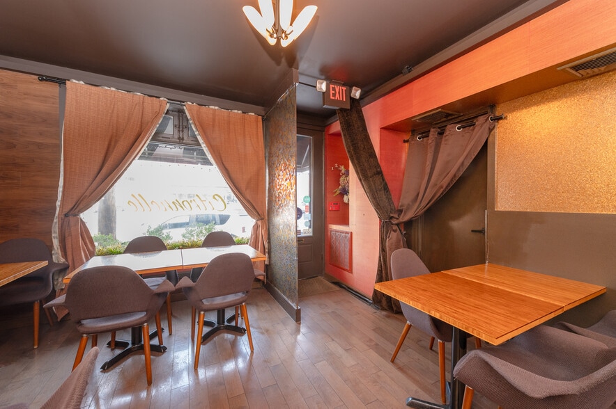 More Photos Of 110 W Orange St, Lancaster Storefront Retail Residential For Sale