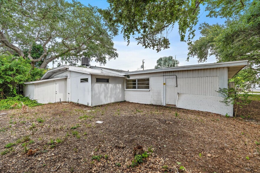 More Photos Of 4242 McIntosh Ln, Sarasota Storefront Retail Office For Sale