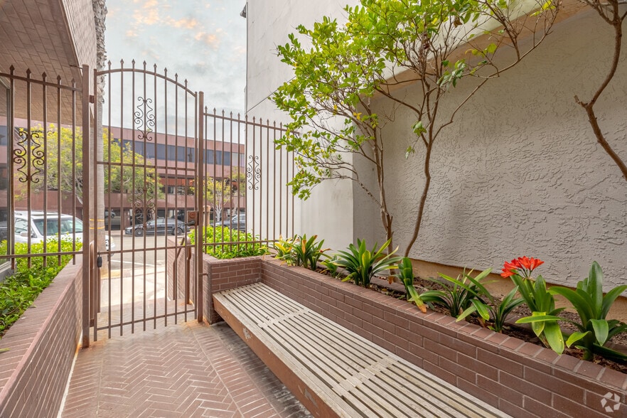 More Photos Of 7855 Fay Ave, La Jolla Medical For Lease