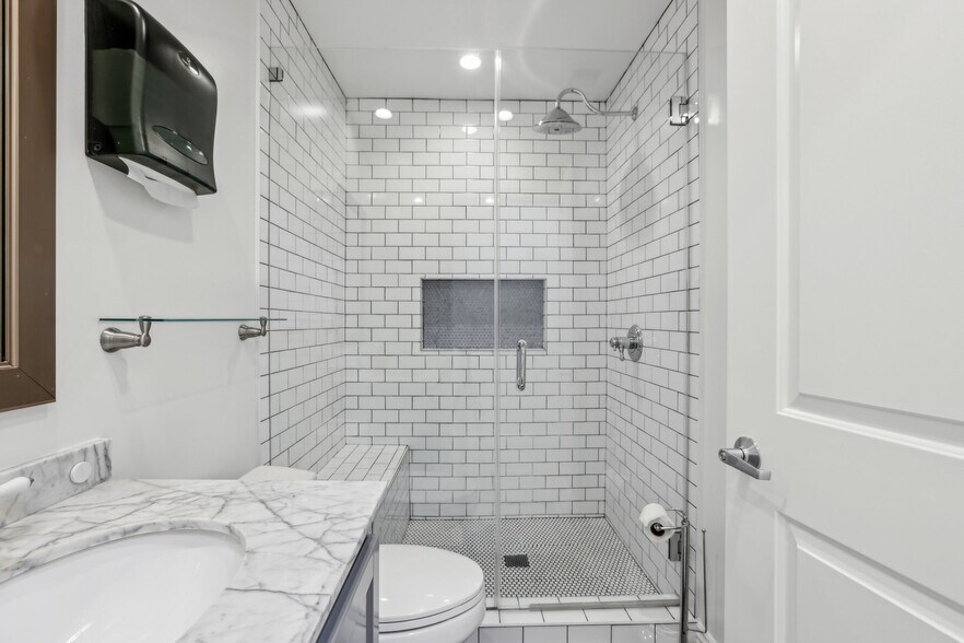 More Photos Of 6082 Selma Ave, Los Angeles Rehabilitation Center For Lease