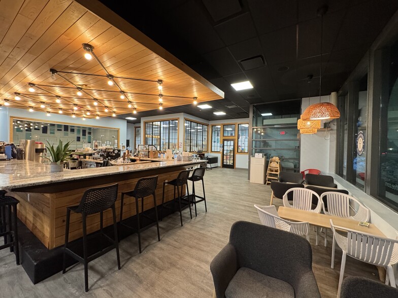 Primary Photo Of 5 Broad St, Stamford Fast Food For Lease